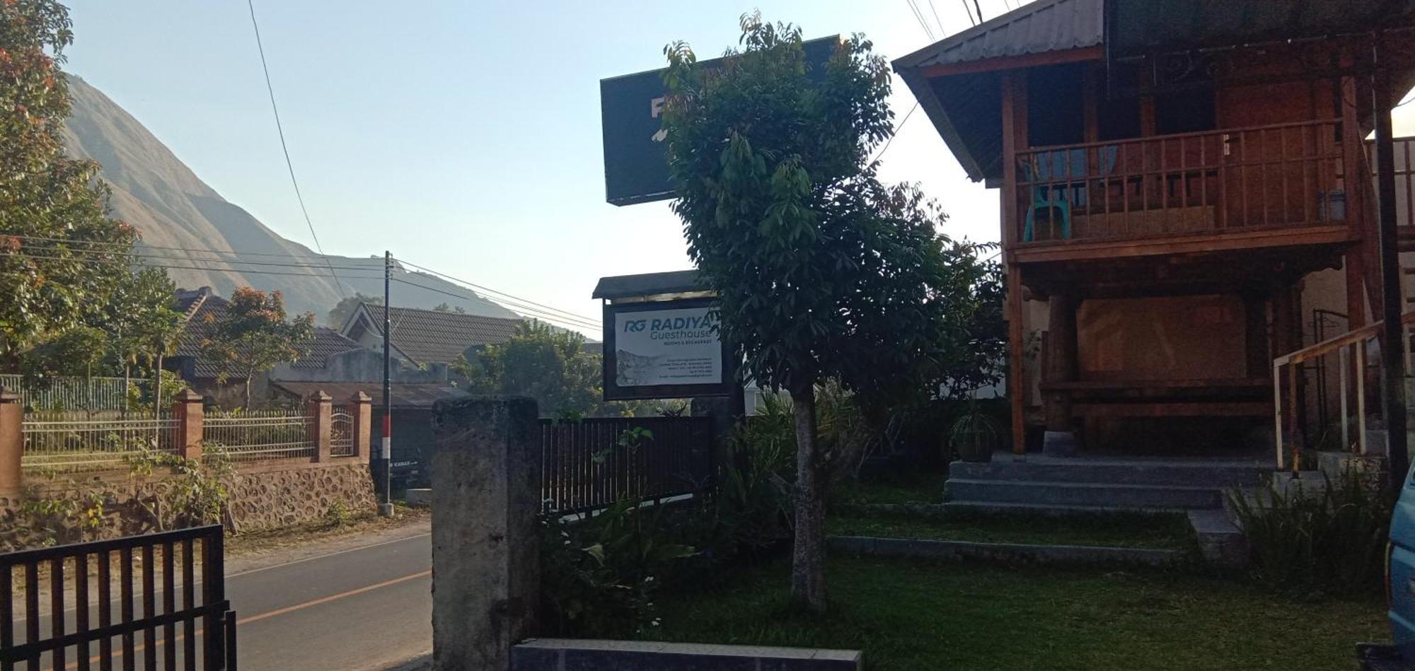 Radiya Guesthouse Sembalunlawang Dış mekan fotoğraf