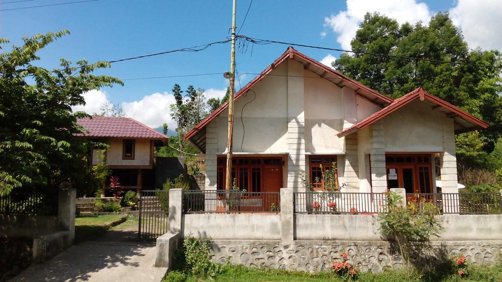 Radiya Guesthouse Sembalunlawang Dış mekan fotoğraf